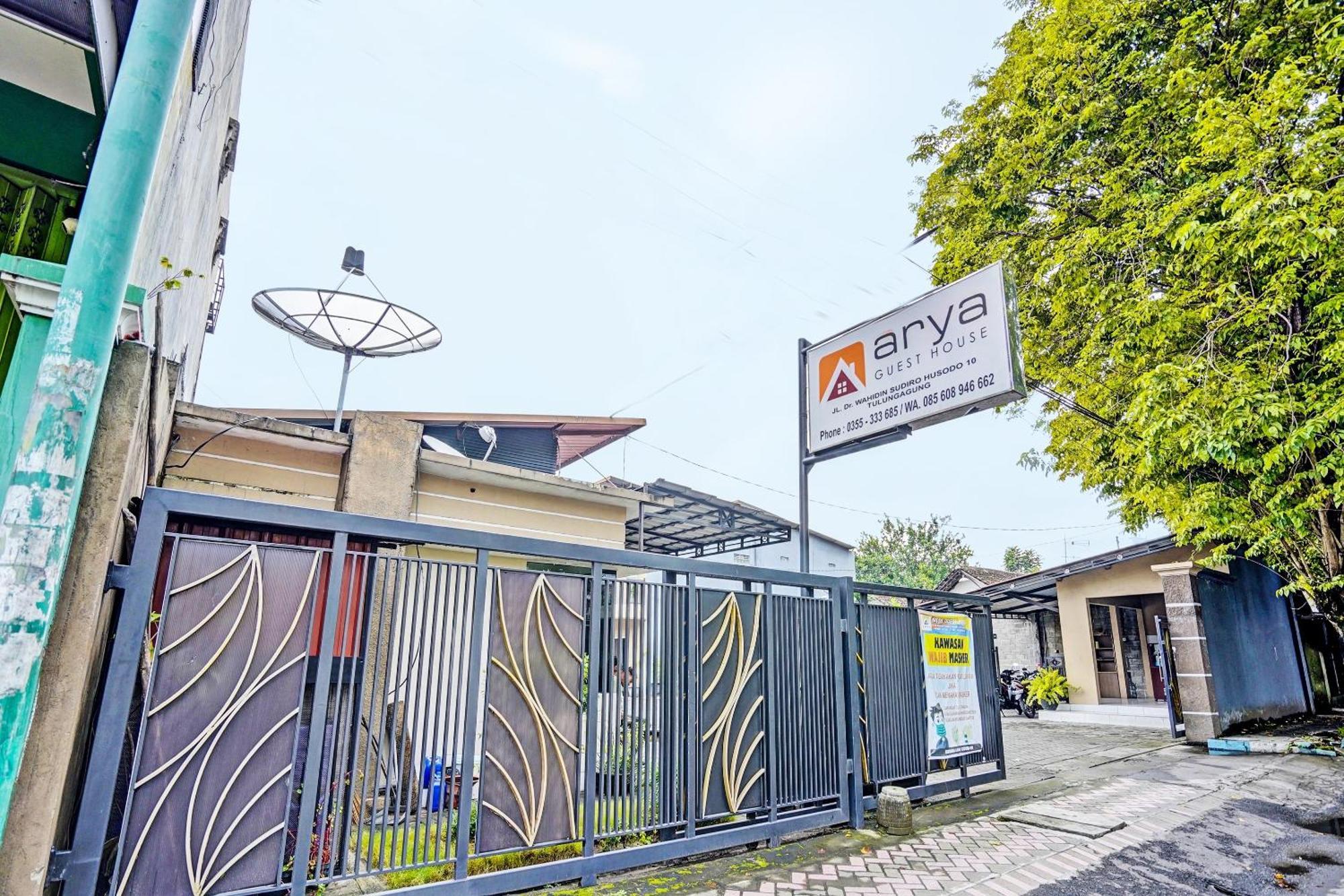 טולונגאגונג Oyo Life 92190 Arya Guest House מראה חיצוני תמונה