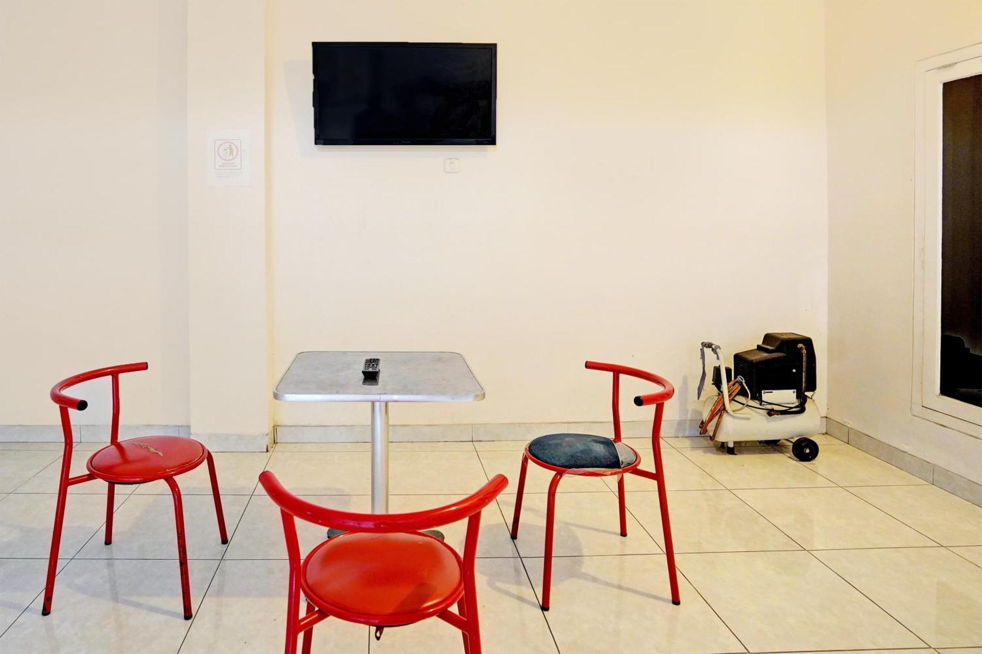 טולונגאגונג Oyo Life 92190 Arya Guest House מראה חיצוני תמונה
