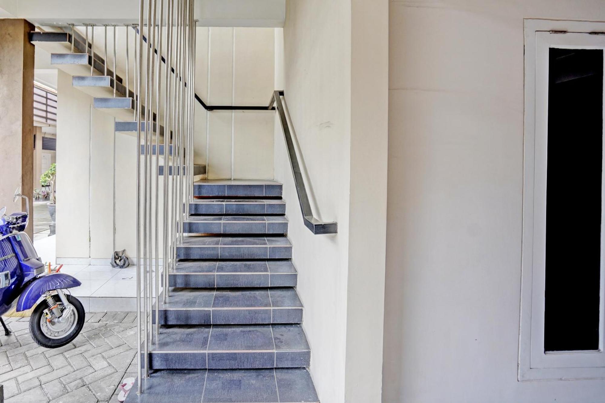 טולונגאגונג Oyo Life 92190 Arya Guest House מראה חיצוני תמונה
